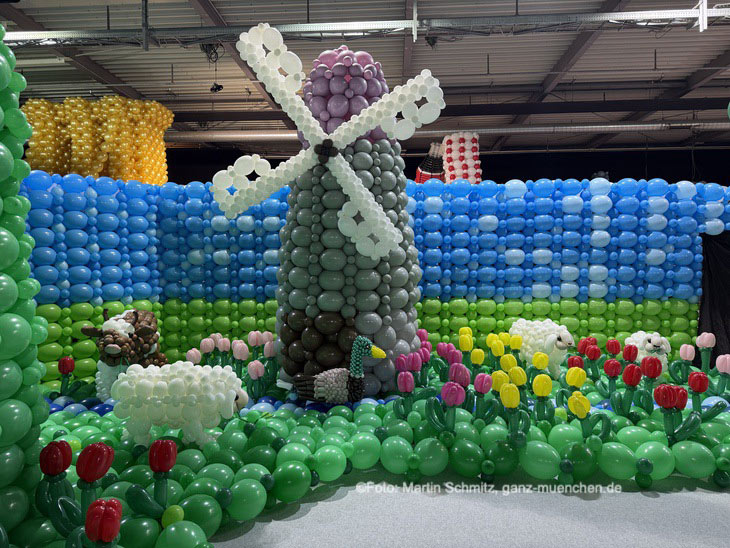 Holland in den Luftballonwelten im Pineapple Park  (&copy;Foto: Martin Schmitz) 